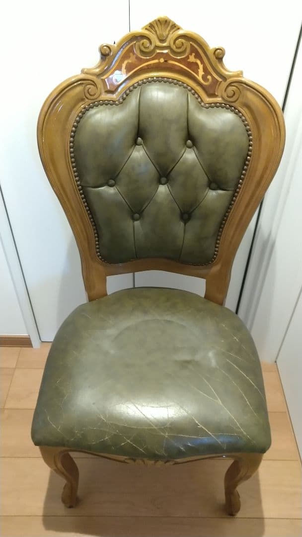 イタリア　革張り　サルタレッリ好きに　象嵌細工　高級ダイニングチェア　猫脚　鋲打