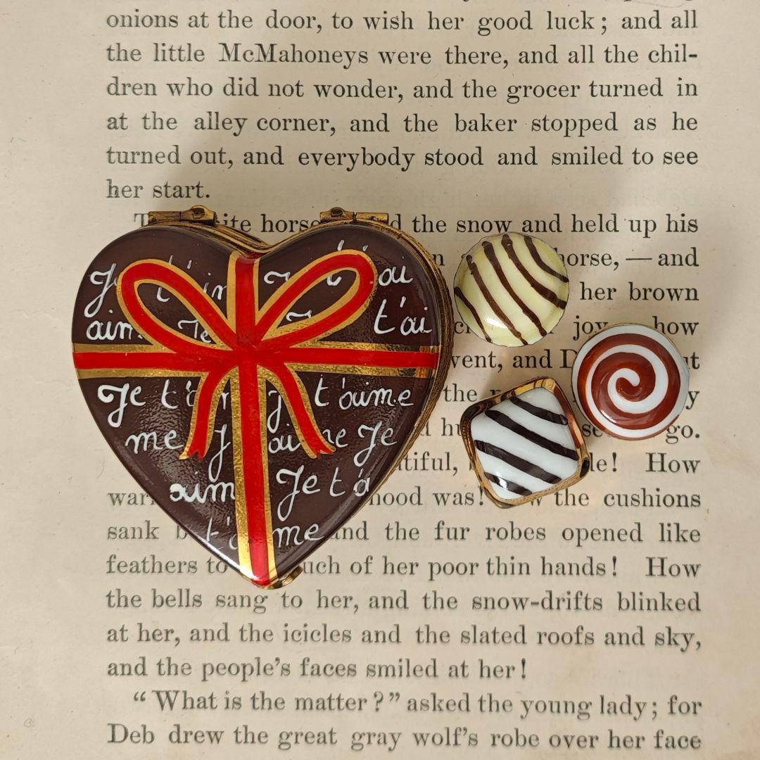 リモージュボックス　ハート型のチョコレートボックス　フランス製　磁器