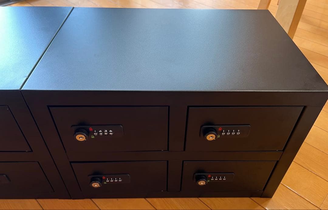 貴重品ロッカー　2セット