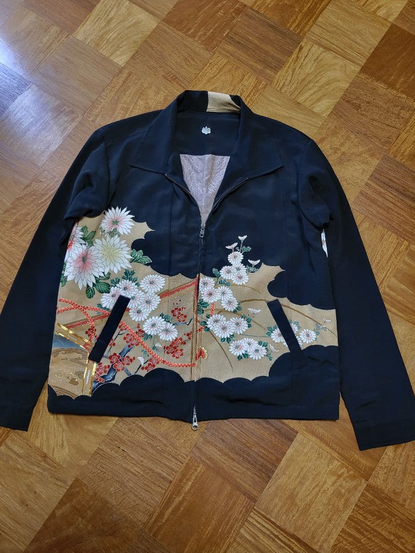 め0942着物リメイク正絹江戸褄吉祥古布黒留袖ジップアップスカジャンハンドメイド