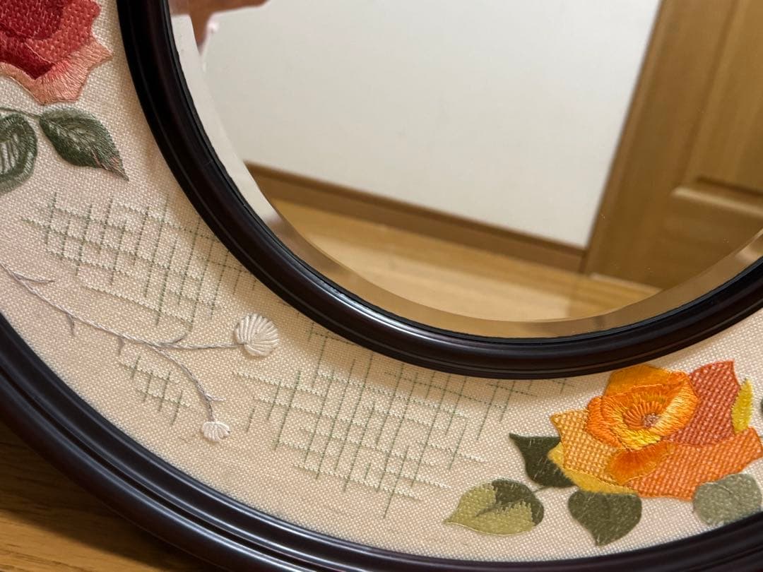 花柄刺繍　大型ミラー　アンティーク 木製フレーム　ウォールミラー