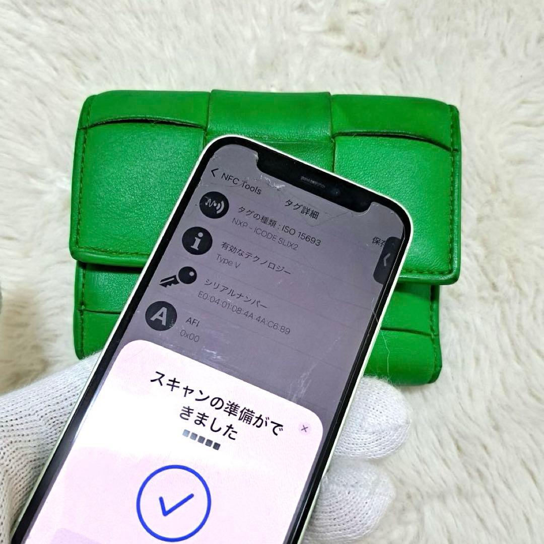 ✨人気色　RFID搭載✨　ボッテガ　三つ折り　カセット　レザー　パラキート