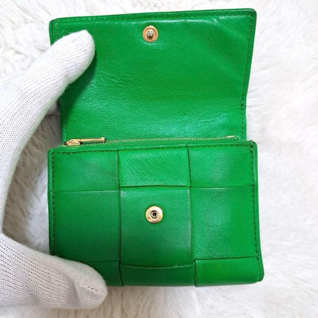 ✨人気色　RFID搭載✨　ボッテガ　三つ折り　カセット　レザー　パラキート