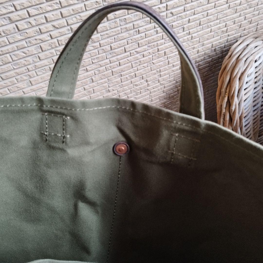 バッグ This is a(n) Base Tote L Olive