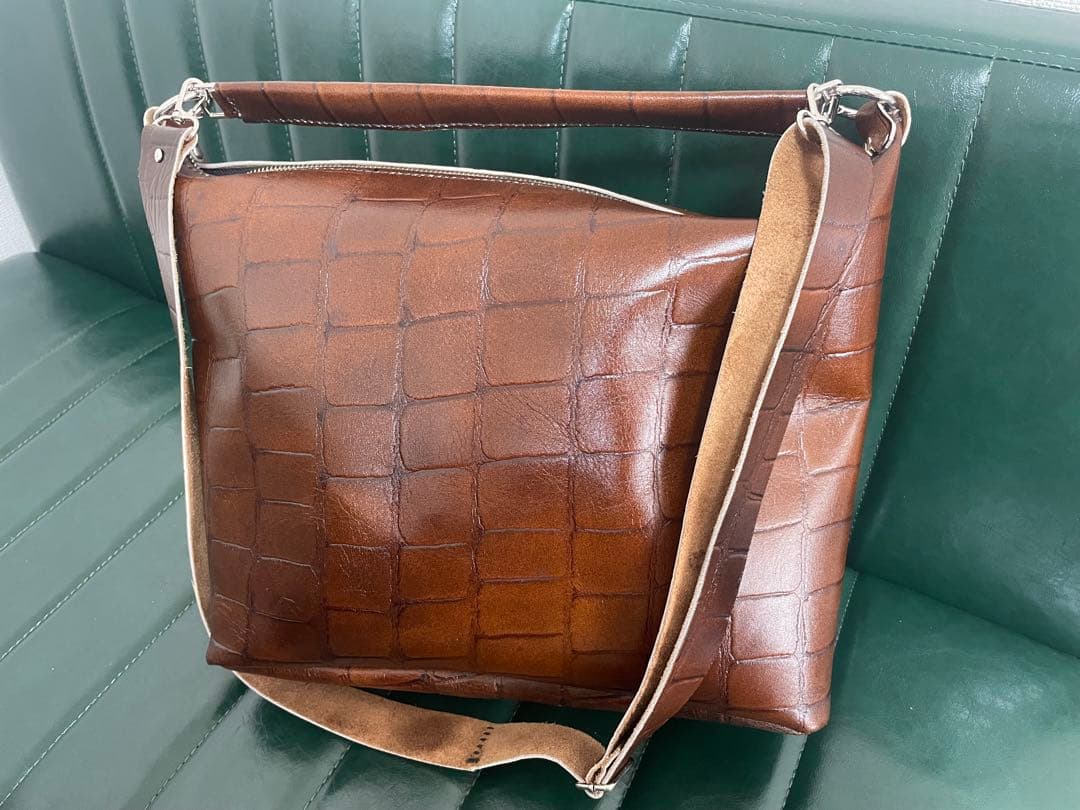 ショルダーバッグ　大容量　姫路レザー　ヌメ革　型押しレザー　ブラウン　新品