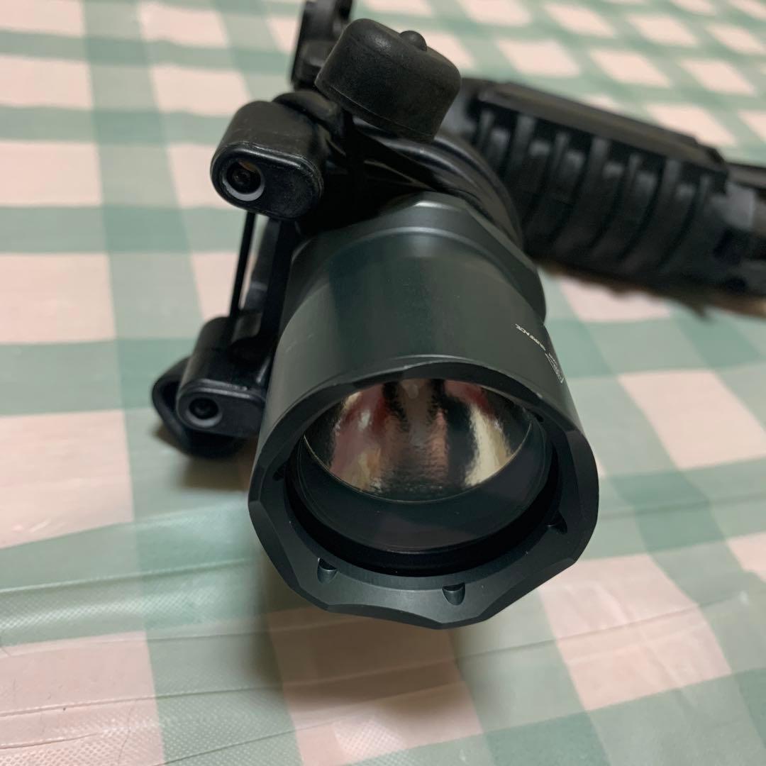 【実物】SureFireM900A ホワイト　フォアグリップウェポンライト　旧型