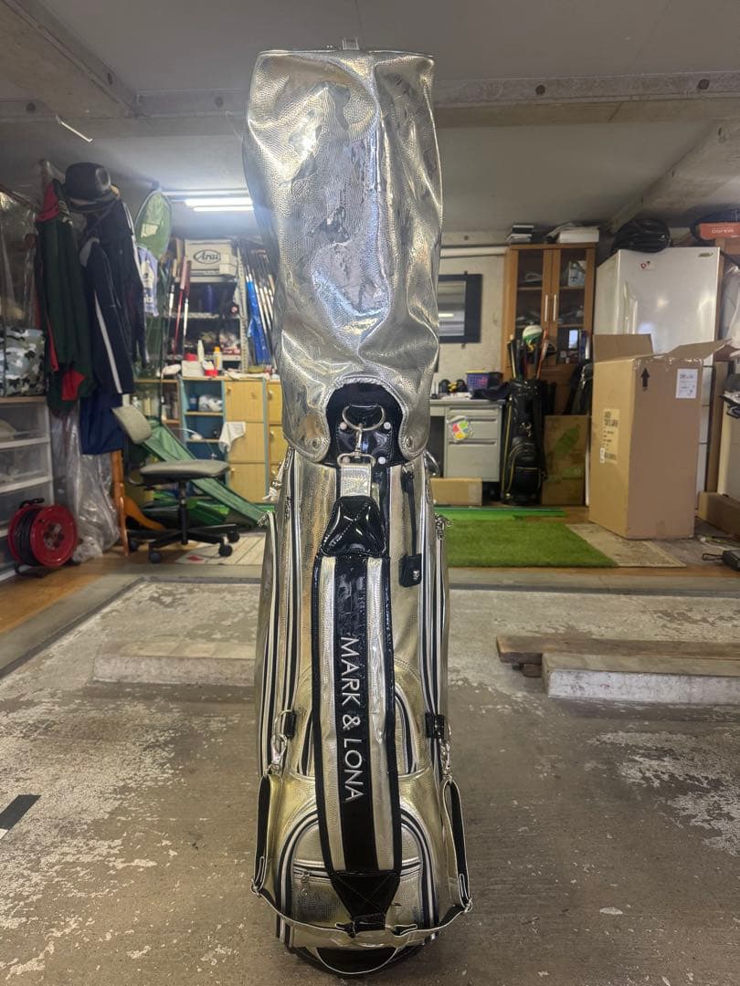 MARK & LONA メタリックシルバーゴルフバッグ