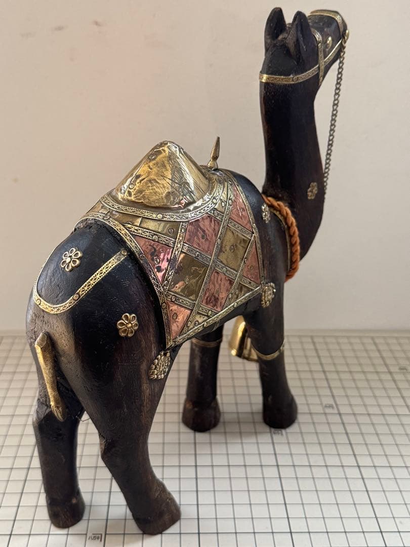 アラブで購入した木製置物セット（象とラクダ）