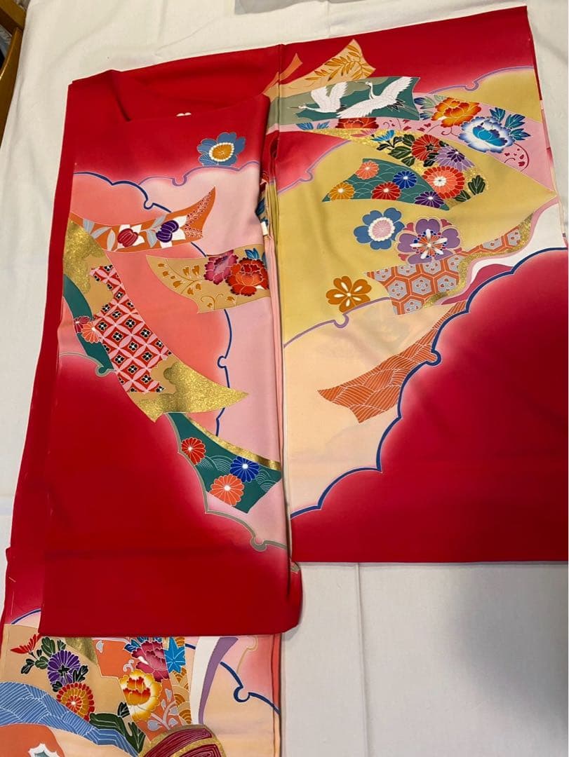 女児四つ身祝着　赤色 花柄 鶴模様 重ね襟　和装　着物　浴衣　七五三　絵羽板