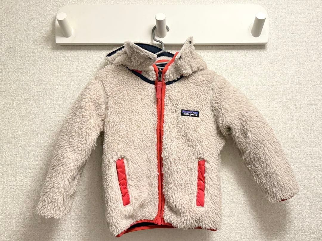 【1度試着のみの美品]patagonia95cmリバーシブルトリブルズフーディ
