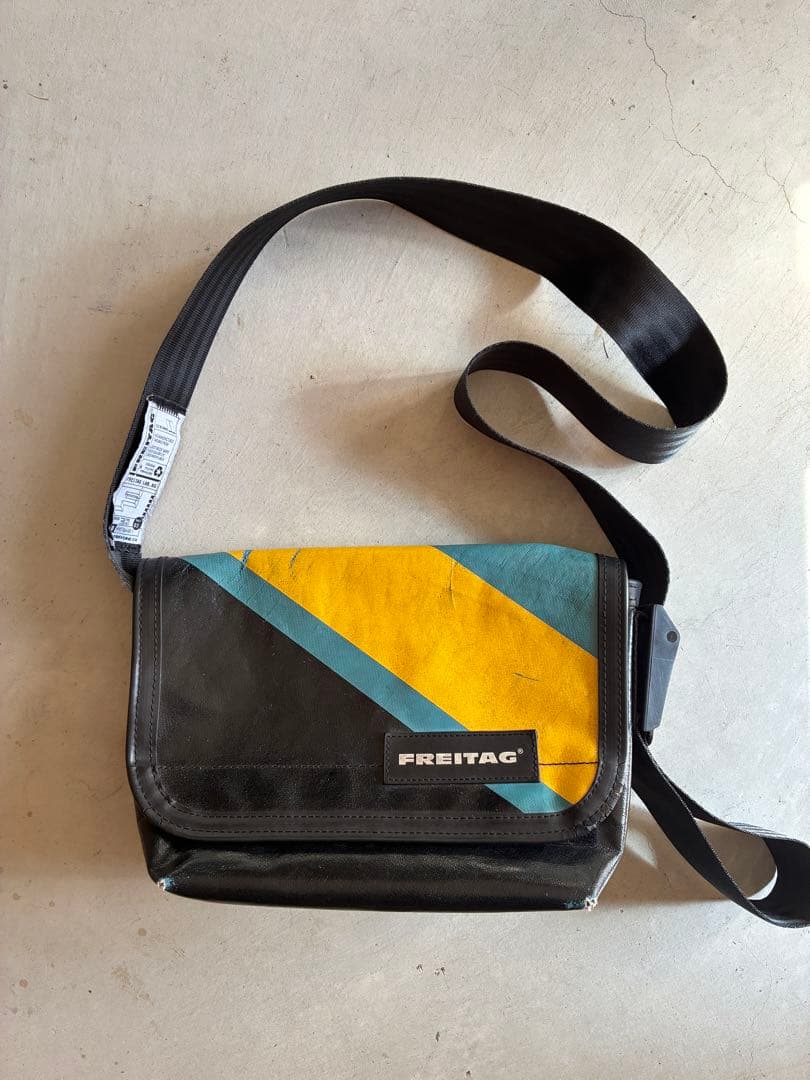FREITAG メッセンジャーバッグ ブラック/イエロー/ターコイズ