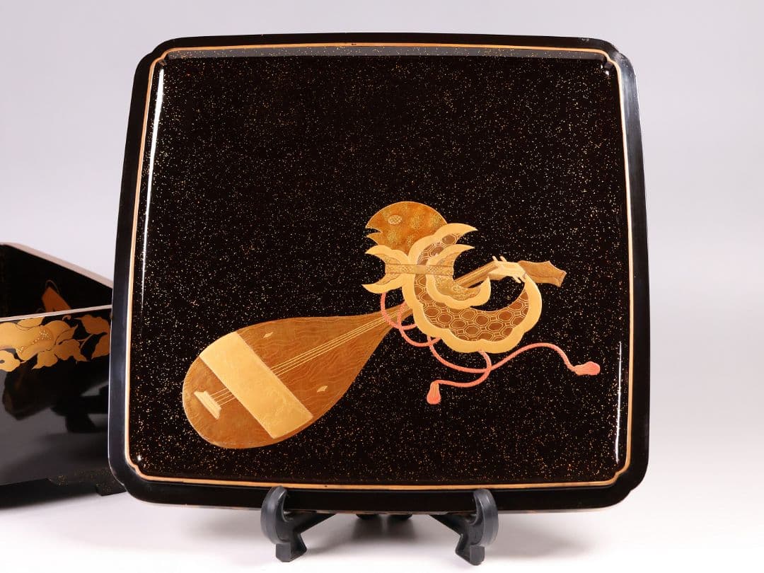 【MA698】加賀蒔絵 饅羹重 楼閣山水楽器唐草 金蒔絵 木製 饅頭箱 菓子器