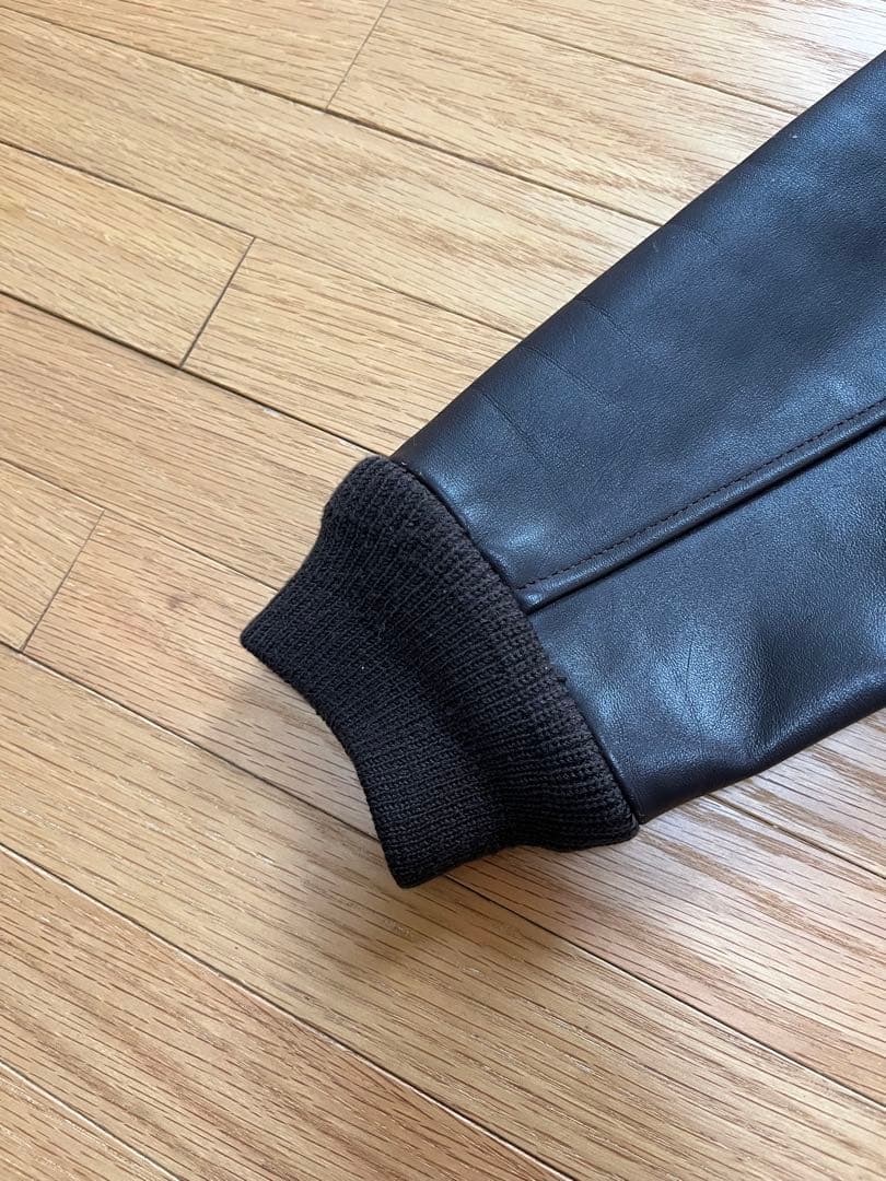 焦茶のレザー ミリタリージャケット40