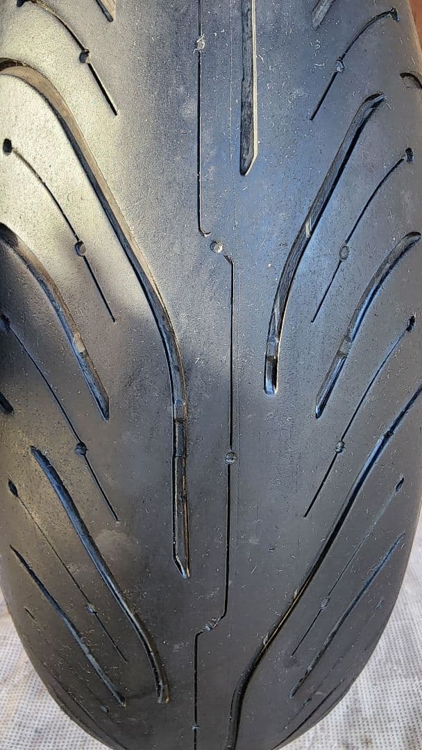 ホーネット DUNLOP 130/70ZR16 ミシュラン 180/55ZR17
