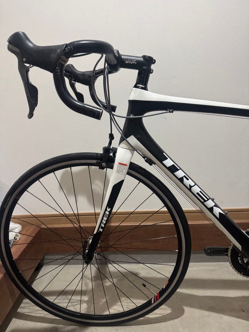 フルカーボンロードバイク　TREK MADONE 4.5