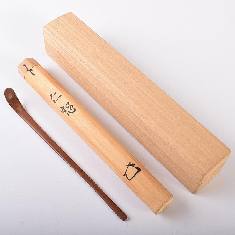 茶道具　梅茶杓　銘「仁怒」　表千家宗左（而妙斎）書付　共筒共箱　M　R7971