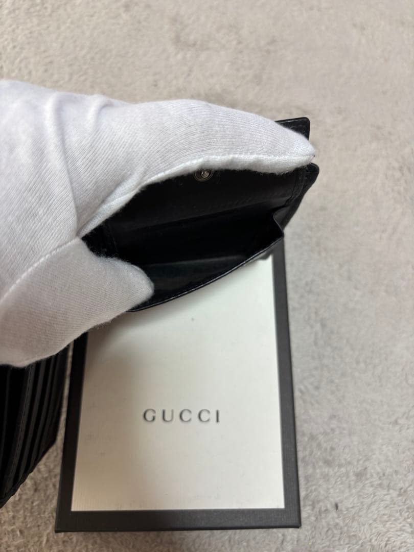 y*1様 GUCCI ブラックレザー 二つ折り財布