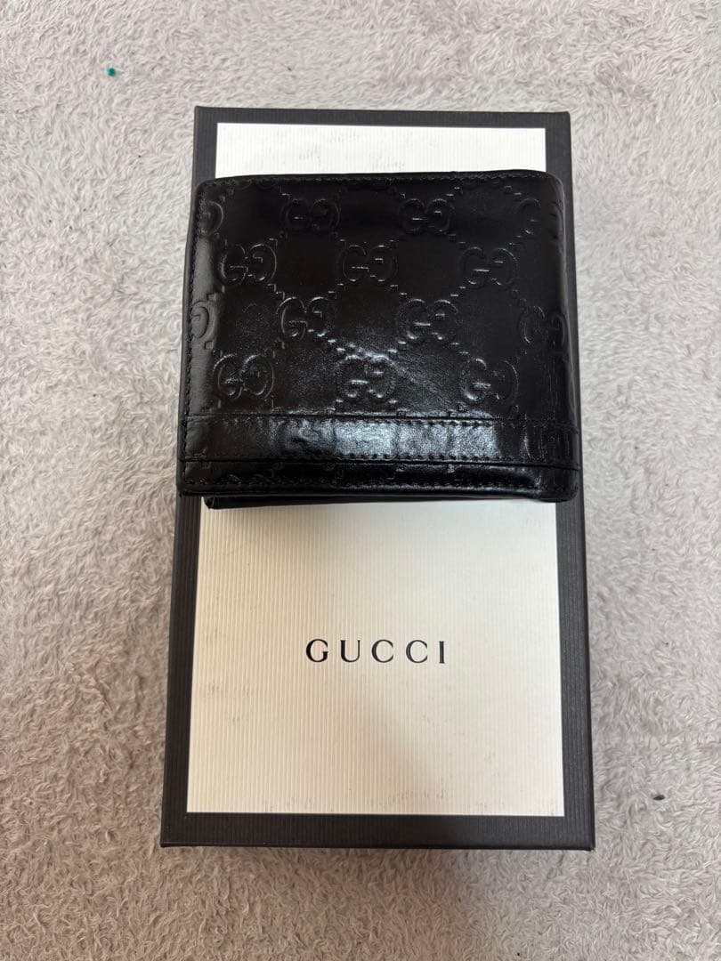 y*1様 GUCCI ブラックレザー 二つ折り財布