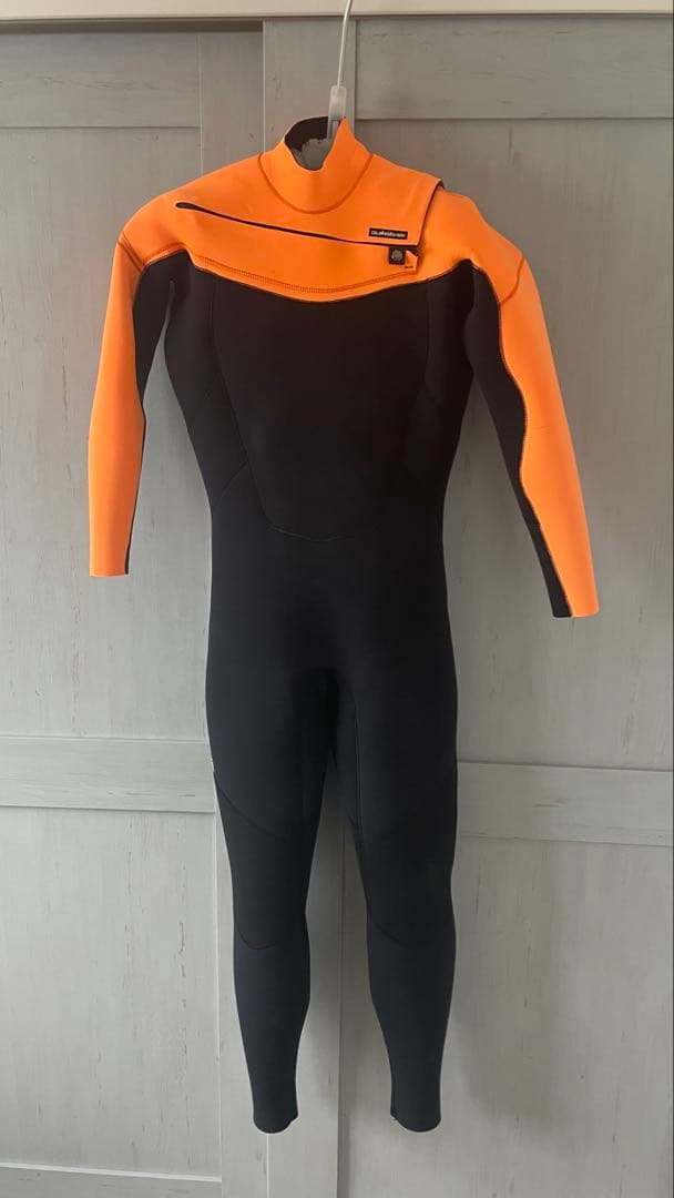 Quiksilver フルスーツ 3回くらい使用綺麗です