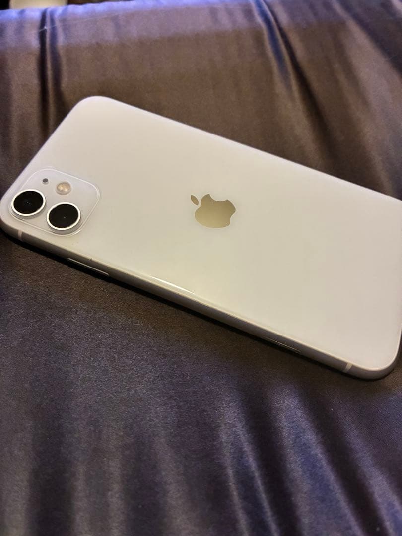 極美品 バッテリー新品100% iPhone11 128gb 箱 強化ガラスつき