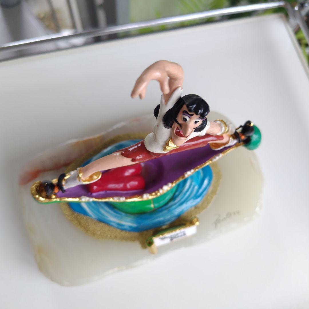 レア美品です！DISNEY Captain Hook 天然石 台座 フィギュア