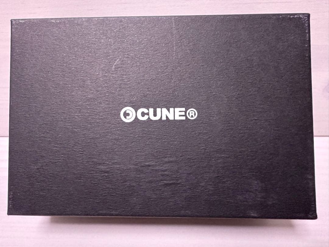 CUNE 二つ折り財布