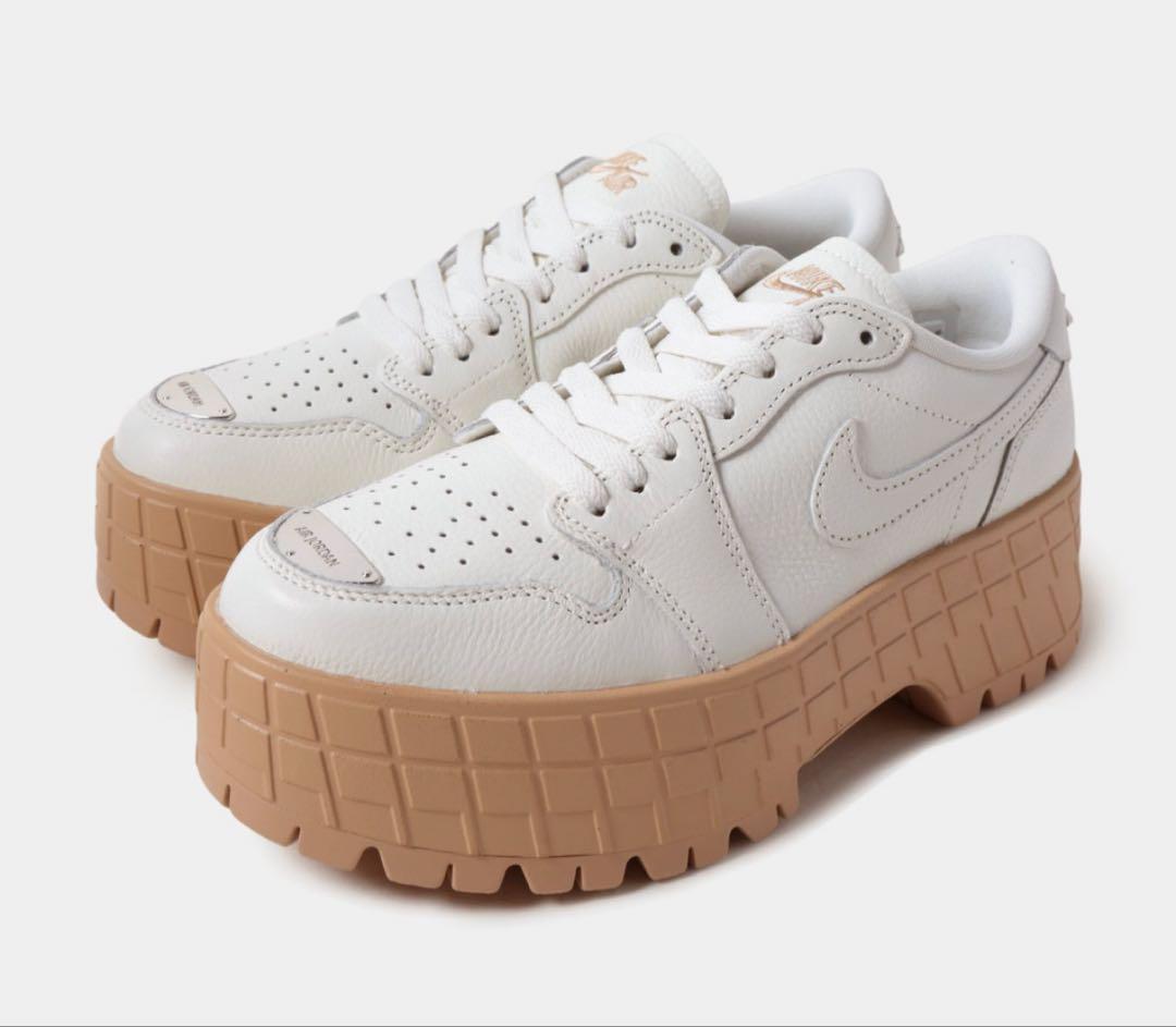 新品　ナイキ エア ジョーダン1 ブルックリン ローセイル厚底 白ベージュ 新品