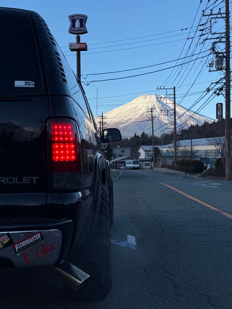 00-06シボレー・タホ、サバーバン レッドスモークテールレンズランプ