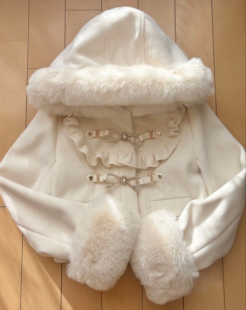 LIZLISA リズリサ ビジューリボンショートフードコート ホワイト