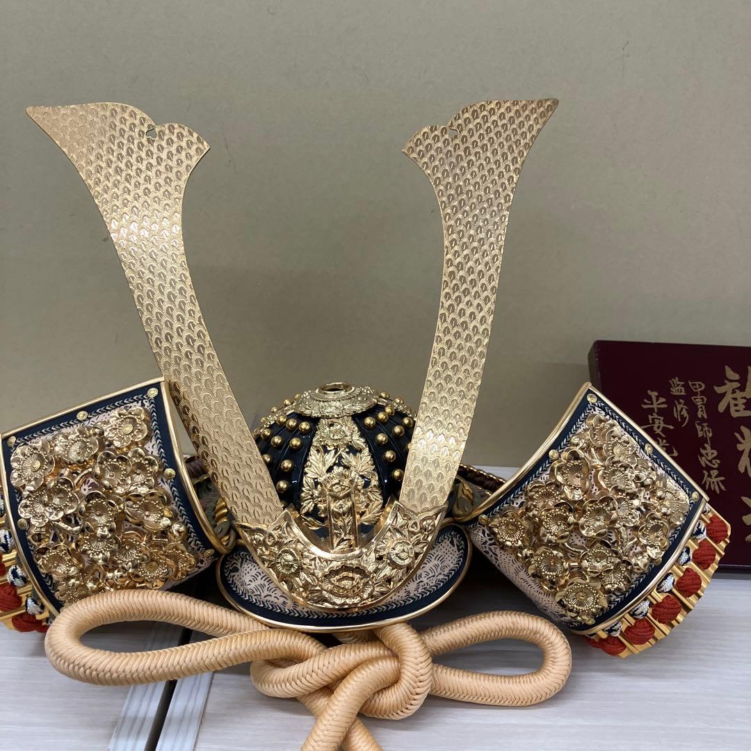 兜飾り　五月人形　金箔押木彫龍 忠保監修　鎧