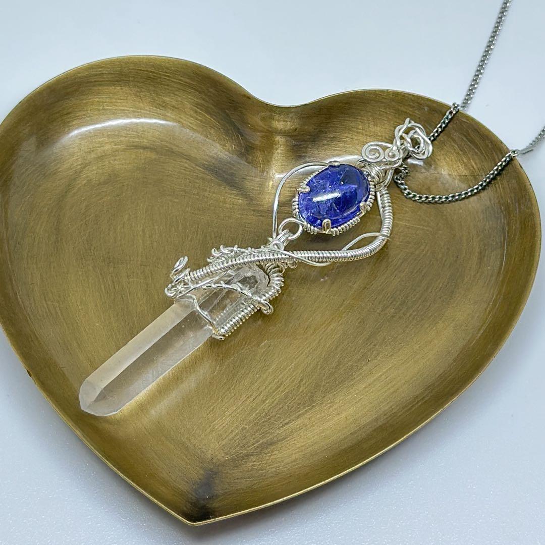 タンザナイトとヒマラヤ水晶の剣モチーフペンダント