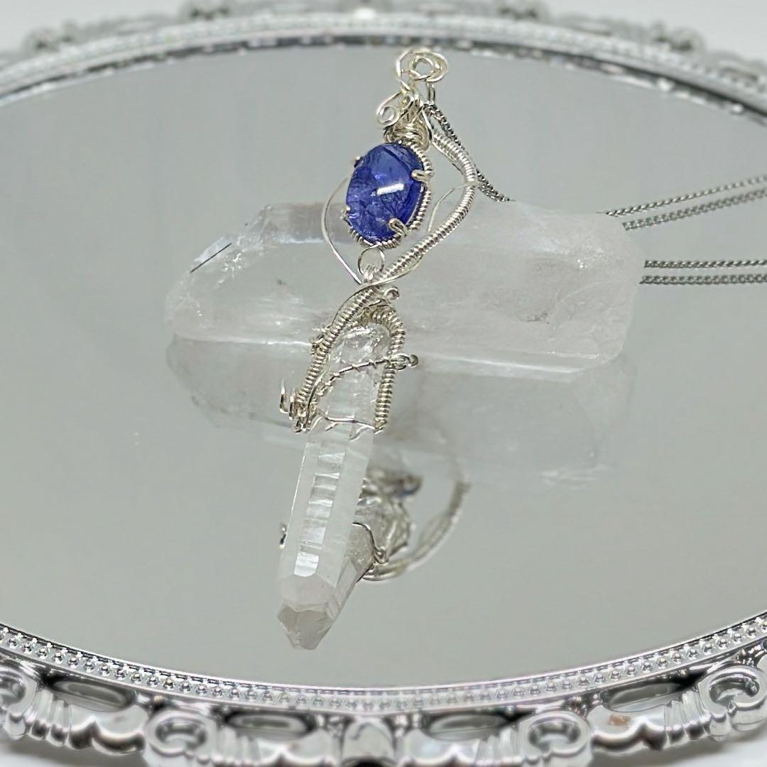 タンザナイトとヒマラヤ水晶の剣モチーフペンダント