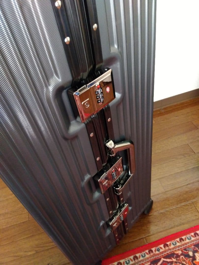 大型グレーキャリーケース アルミフレーム　旅行バック