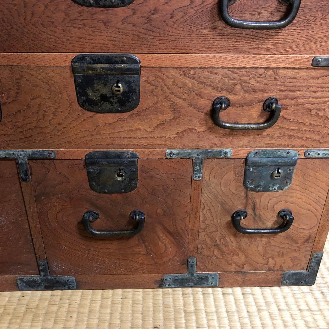 蔵の中にあった上手の船箪笥外箱付き