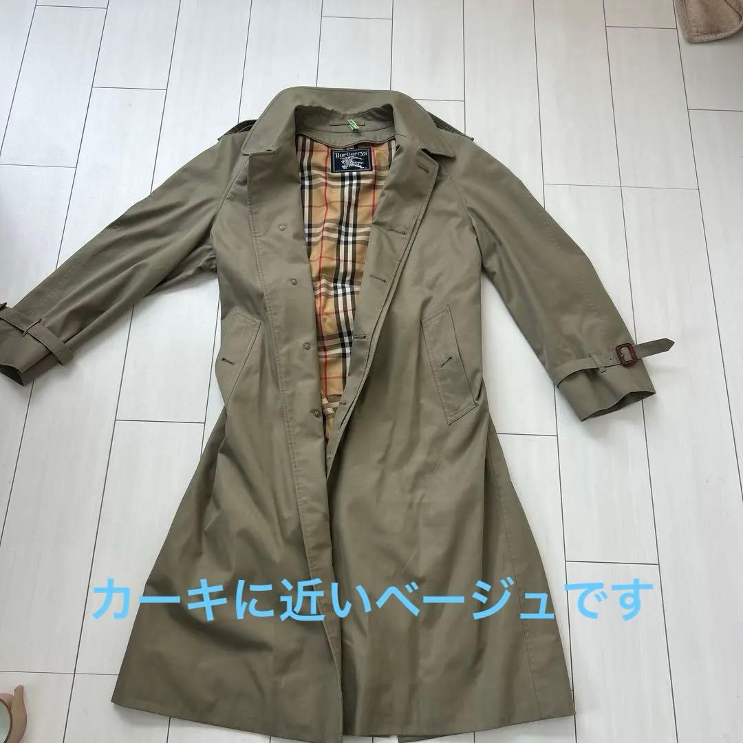 ベージュ トレンチコート チェック柄