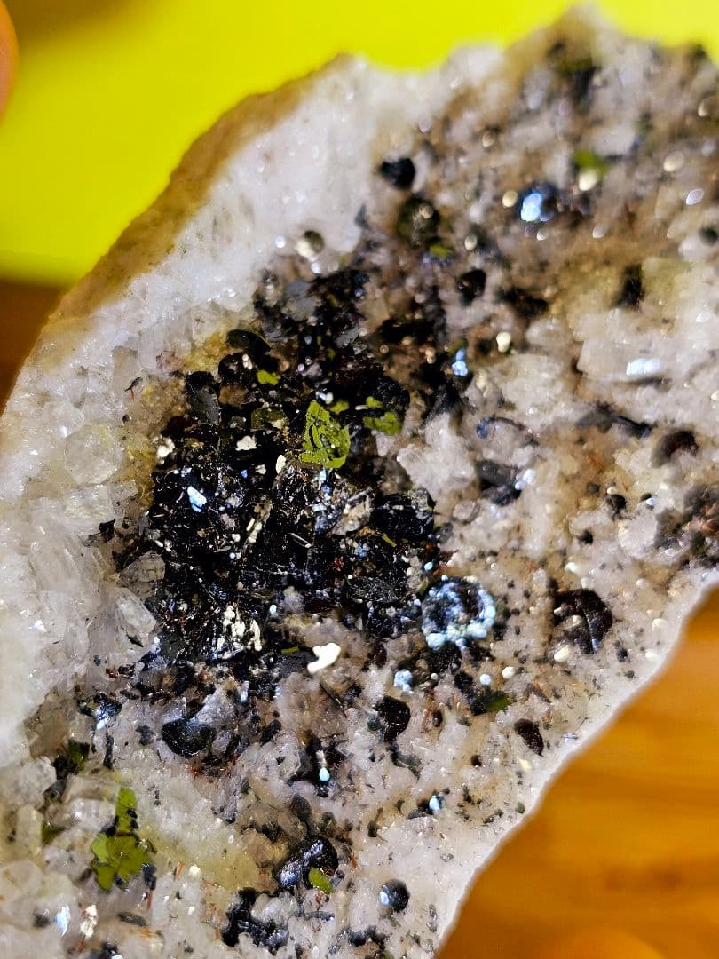 ネパール産 ヘマタイト水晶共生 原石