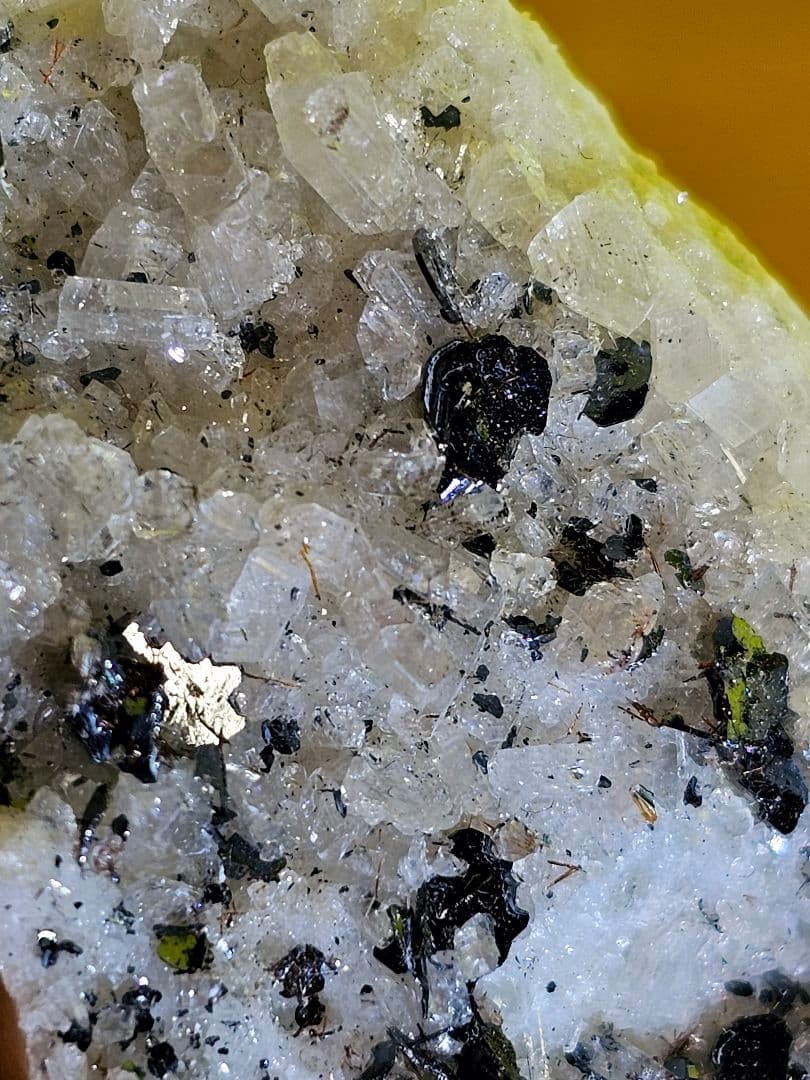 ネパール産 ヘマタイト水晶共生 原石