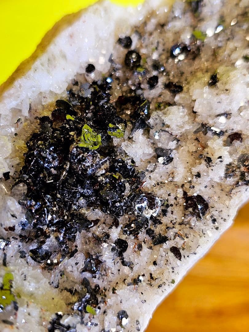 ネパール産 ヘマタイト水晶共生 原石