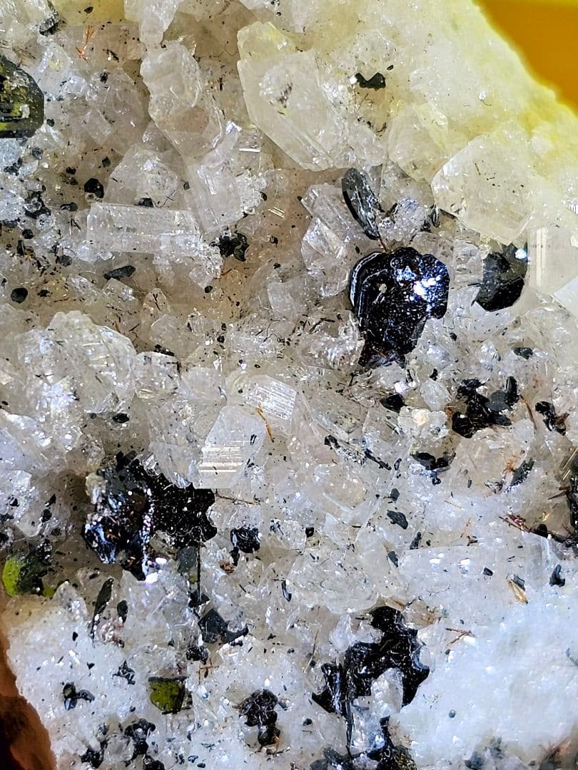 ネパール産 ヘマタイト水晶共生 原石