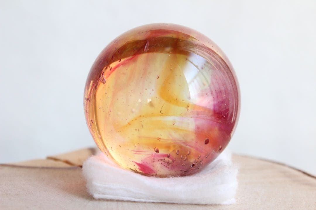 シエラネバダ産アンダラクリスタル　スフィア　マルチカラー（ピンク・イエロー系）