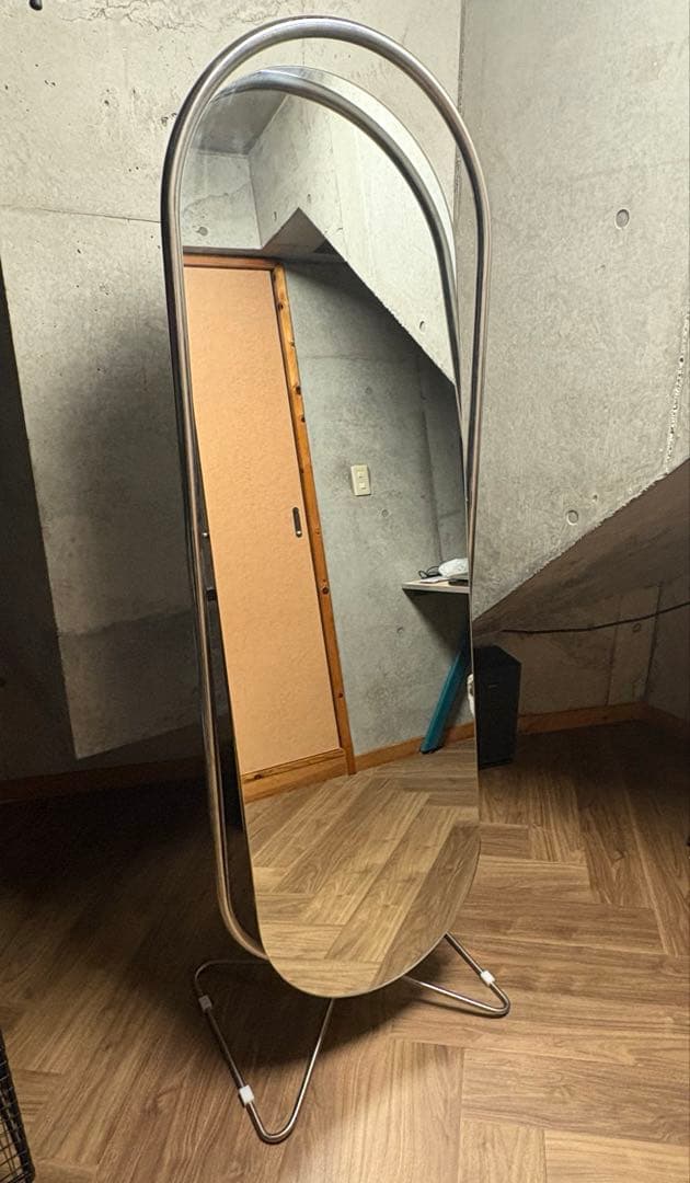 モダンスタンドミラー