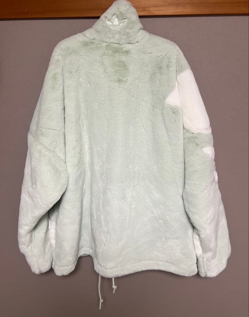 新品未使用 アディダスオリジナルス　ファー トラックジャケット　フェイクファー