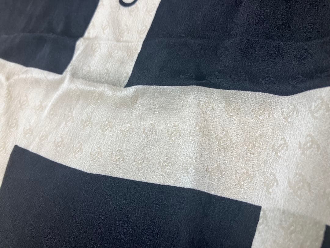 ゆな CHANEL プレゼントBOX柄 大判スカーフ ピンク×ブラック