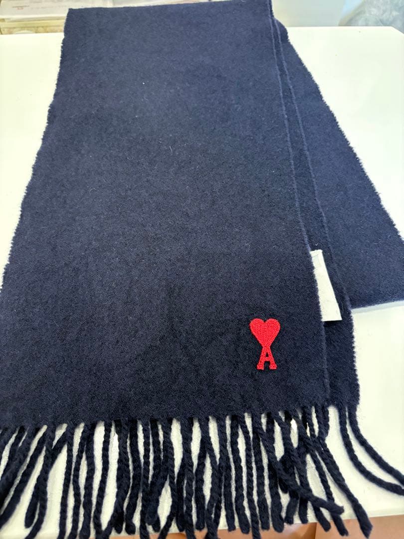 @ゆーー　AMI PARIS ネイビー マフラー ハート刺繍