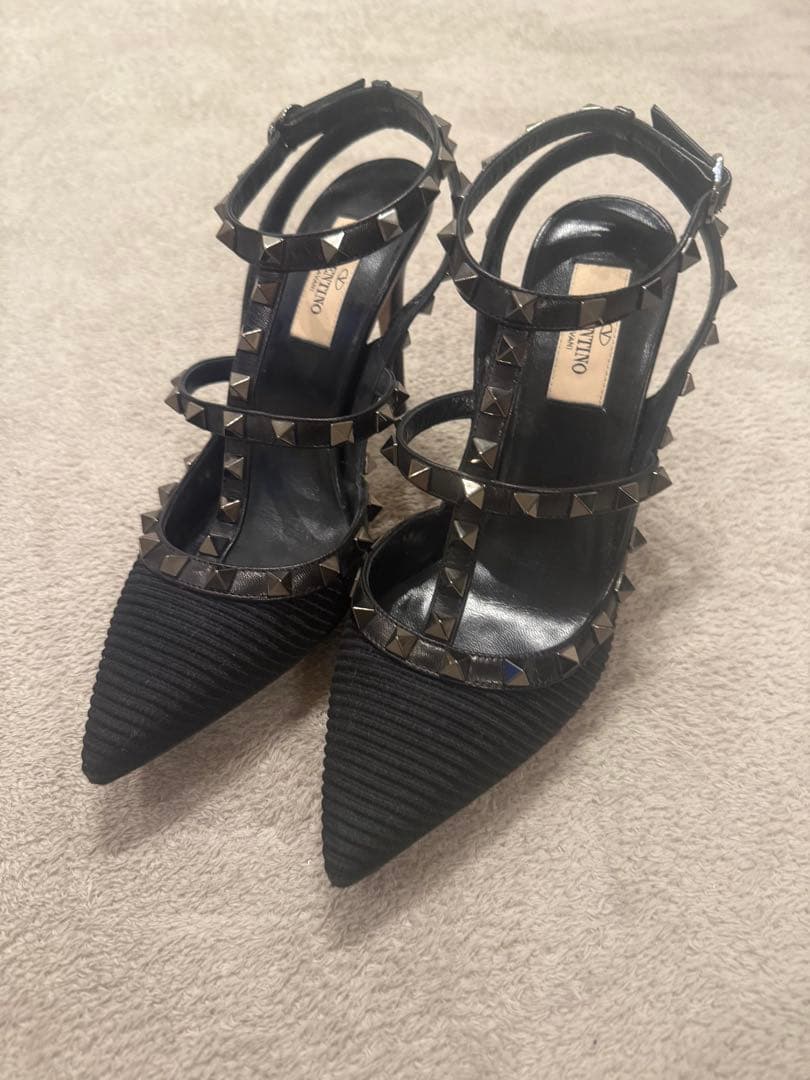 【美品】*⭐︎ VALENTINO ⭐︎* スタッズ付きハイヒール ブラック *⭐︎