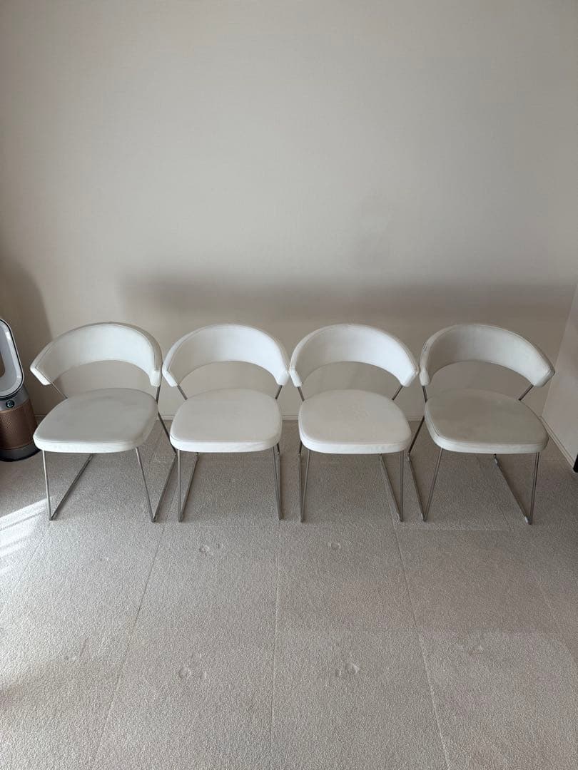 ②カリガリス コヌビア 「ニューヨーク」 本革 ダイニングチェア