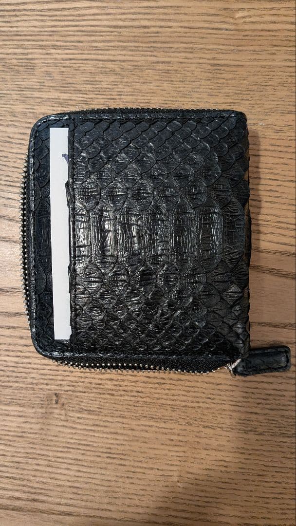 【美品】パイソン　二つ折り財布　ファスナー　黒　箱付　高級感　おしゃれ