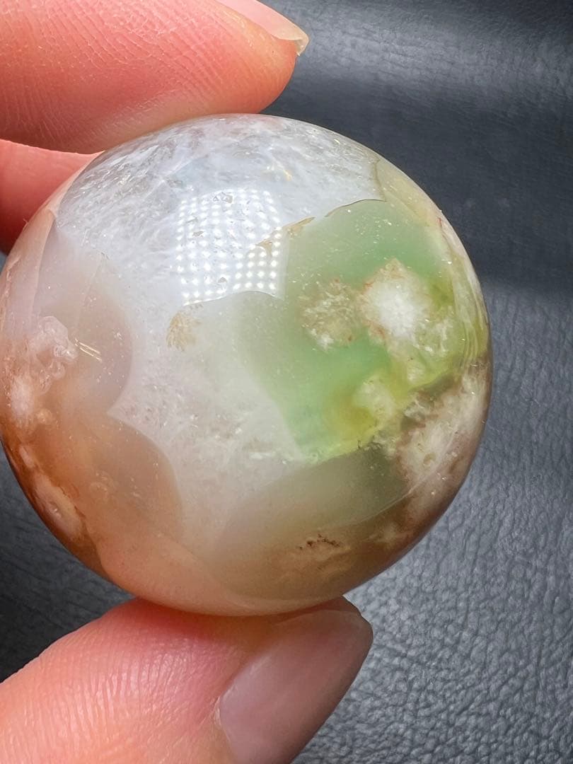 071820  32.6ミリ緑桜瑪瑙　貫通穴　結晶入り