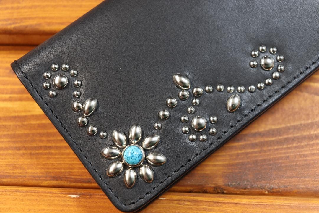 【即納商品】スタッズ ミドルウォレット 革黒 糸黒 栃木レザー使用