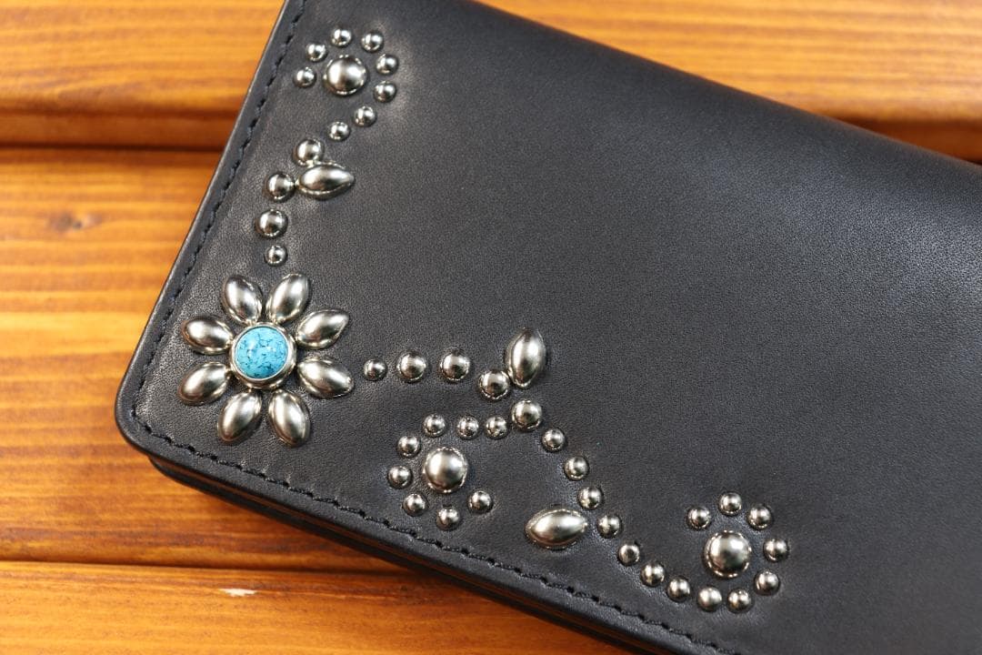 【即納商品】スタッズ ミドルウォレット 革黒 糸黒 栃木レザー使用